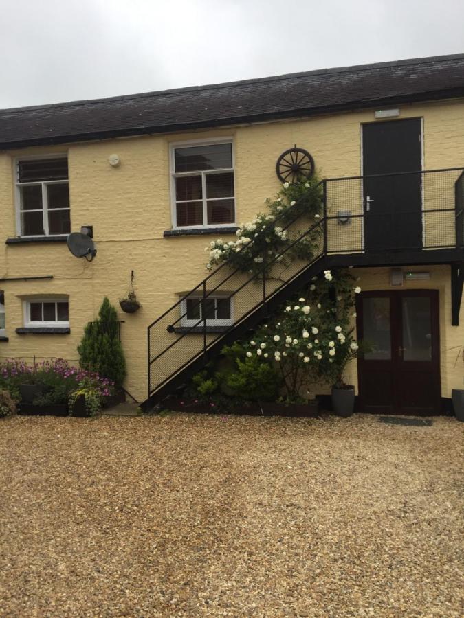 The Coach House At The Bull Inn Milton Keynes Exteriér fotografie