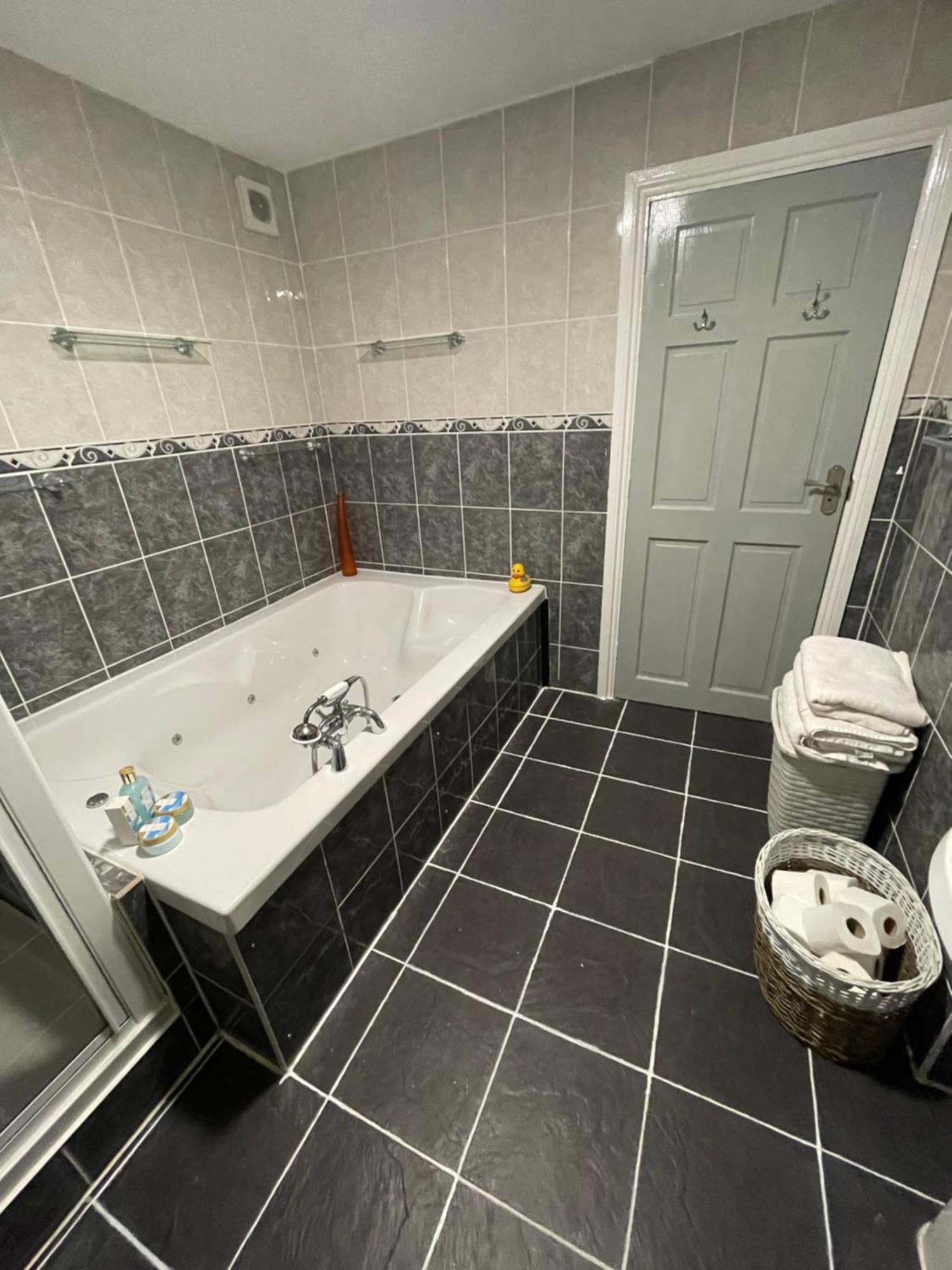 The Coach House At The Bull Inn Milton Keynes Exteriér fotografie